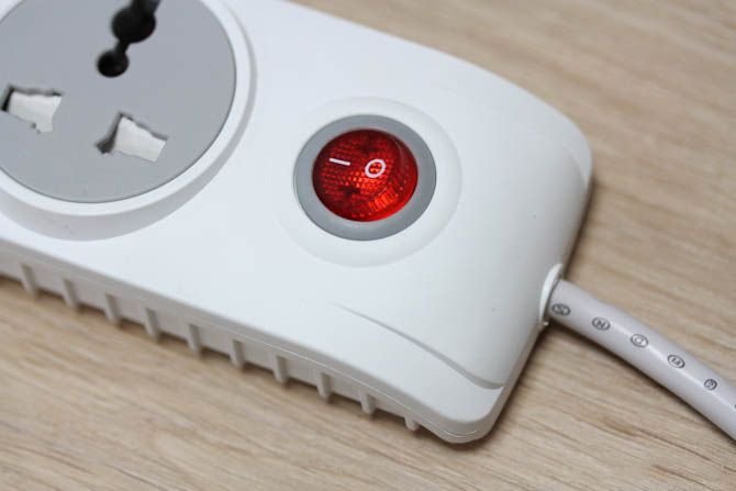 Ổ cắm đa năng Huntkey SZN-507 3m chống sét 4 ổ / 2 USB 2.1A