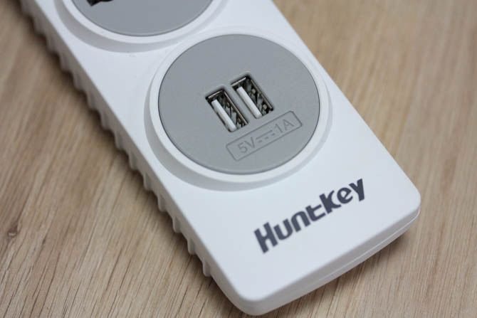Ổ cắm đa năng Huntkey SZN-507 3m chống sét 4 ổ / 2 USB 2.1A
