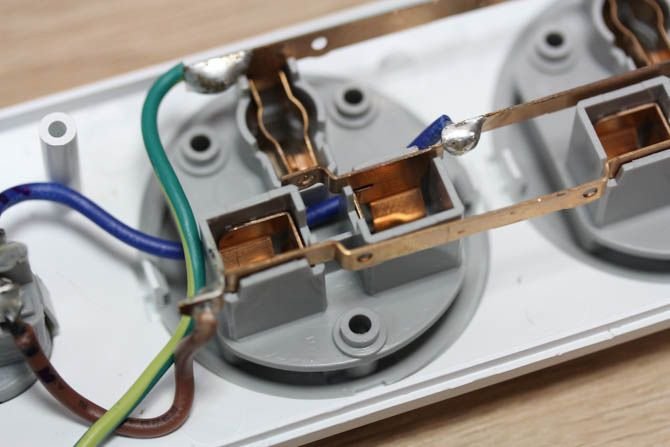 Ổ cắm đa năng Huntkey SZN-507 3m chống sét 4 ổ / 2 USB 2.1A