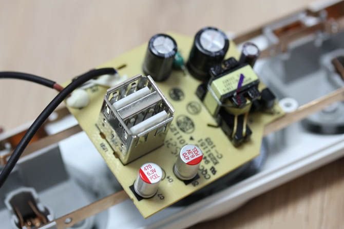 Ổ cắm đa năng Huntkey SZN-507 3m chống sét 4 ổ / 2 USB 2.1A