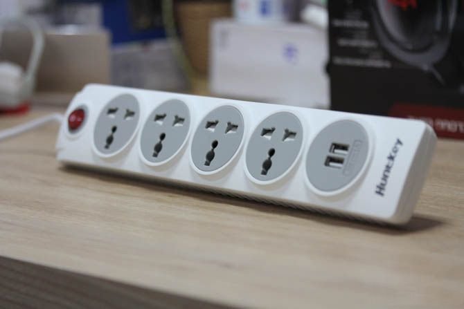 Ổ cắm đa năng Huntkey SZN-507 3m chống sét 4 ổ / 2 USB 2.1A