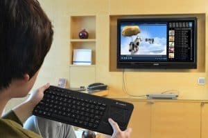 Hướng dẫn mua bàn phím chuột không dây cho Smart TV https://maytinhnamhung.com/