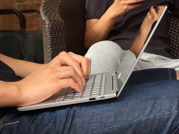 Đã có ảnh chụp laptop Xiaomi Mi Book ngoài đời thực? https://maytinhnamhung.com/